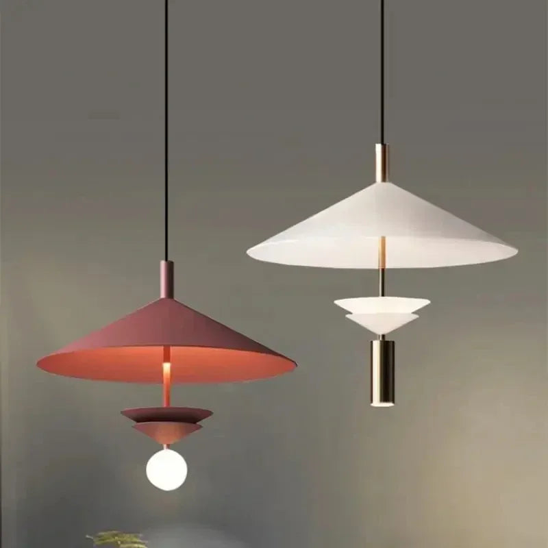 Moderne metallysekrone i nordisk design til indendørs belysning