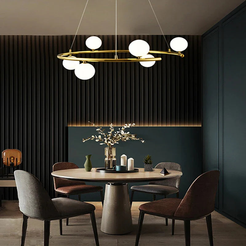 Kreativ lysekrone i jern og glas, trendy til boligindretning