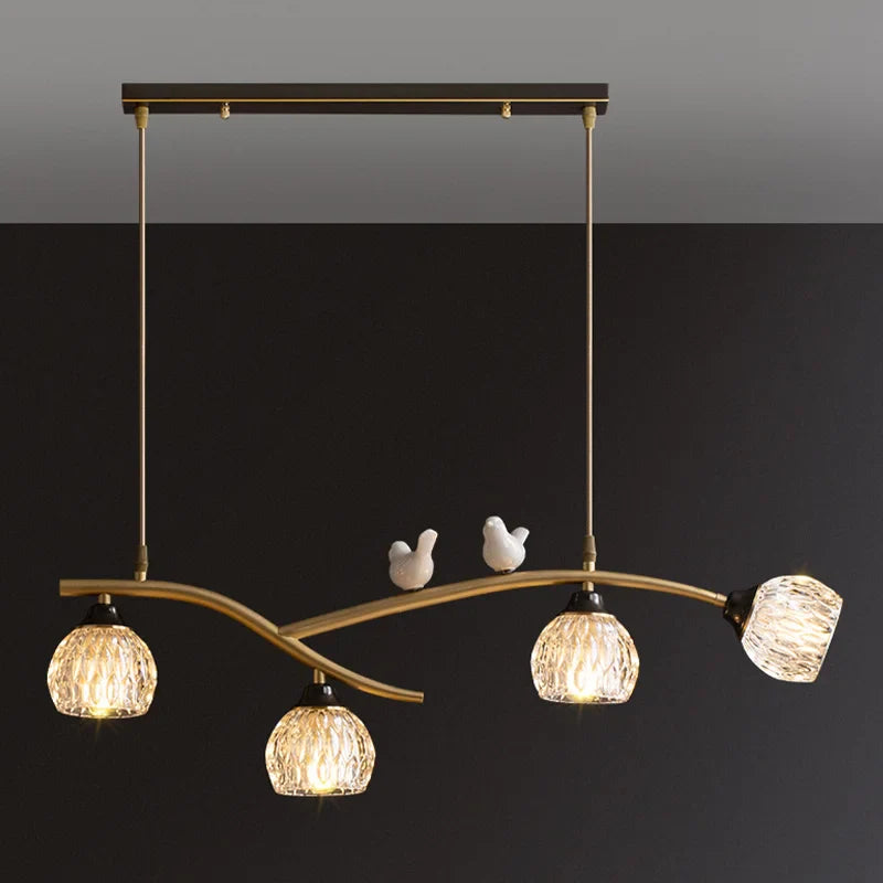 LED-lysekrone med stilrent fugledesign