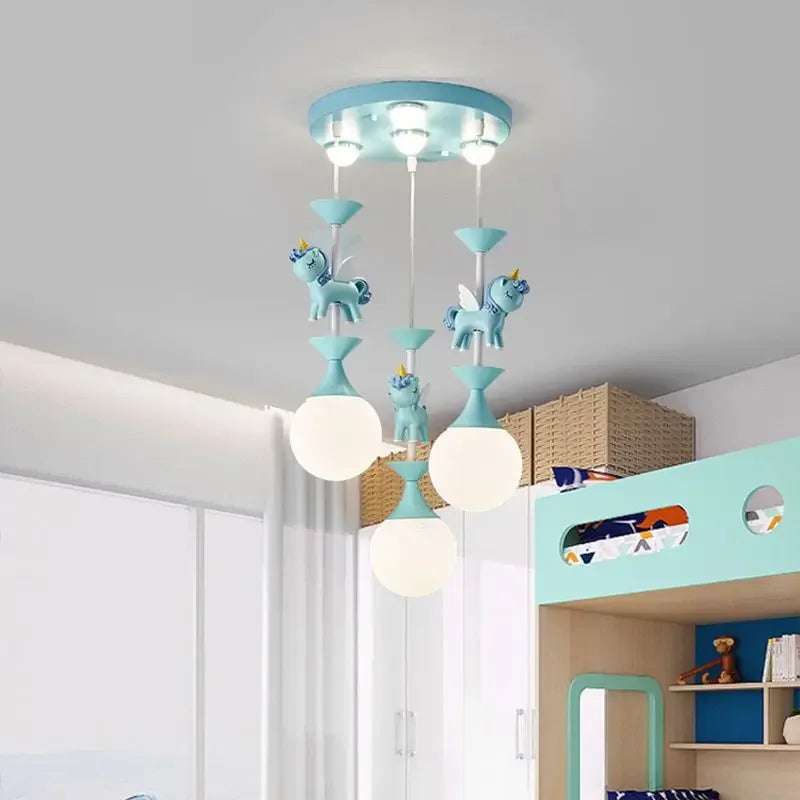 Moderne LED-lysekrone til pigeværelset