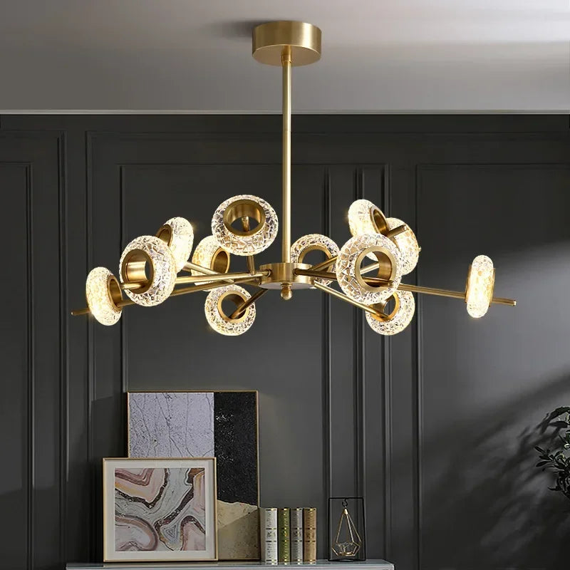 Moderne krystallysekrone i design til boligindretning