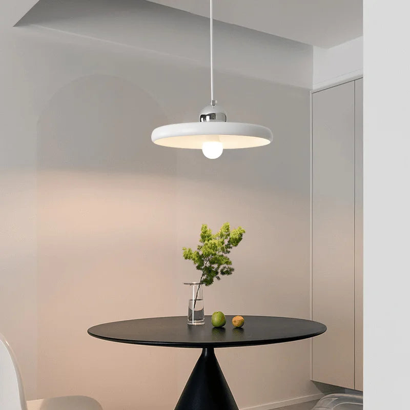 Bauhaus UFO-pendel til spisebord og stue