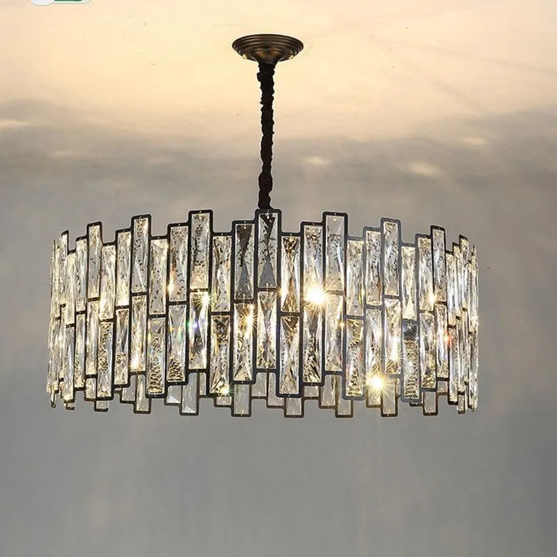 Elegant lysekrone i krystaldesign