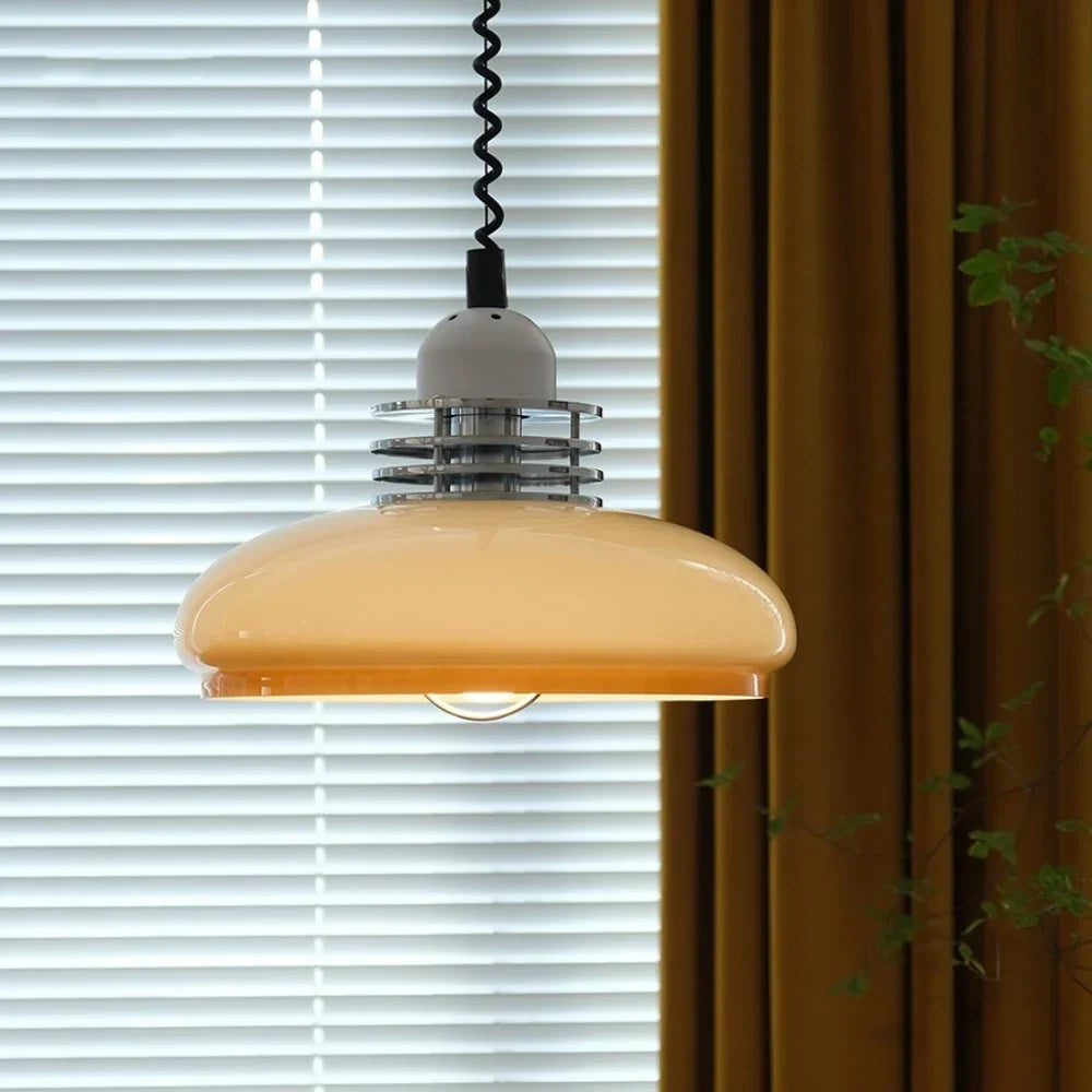 Udfoldelig pendellampe i middelalderlig Bauhaus-stil