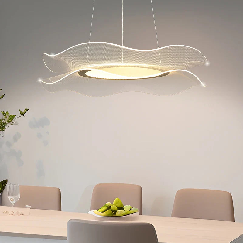 Elegant, moderne, lys og stilfuld lysekrone