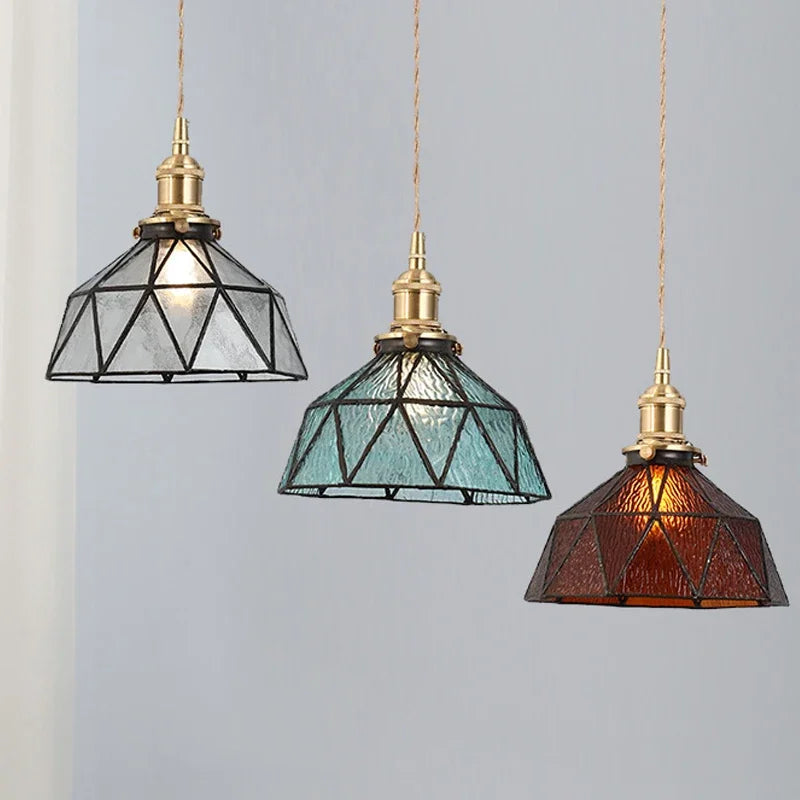 Lys nordisk lysekrone i moderne stil