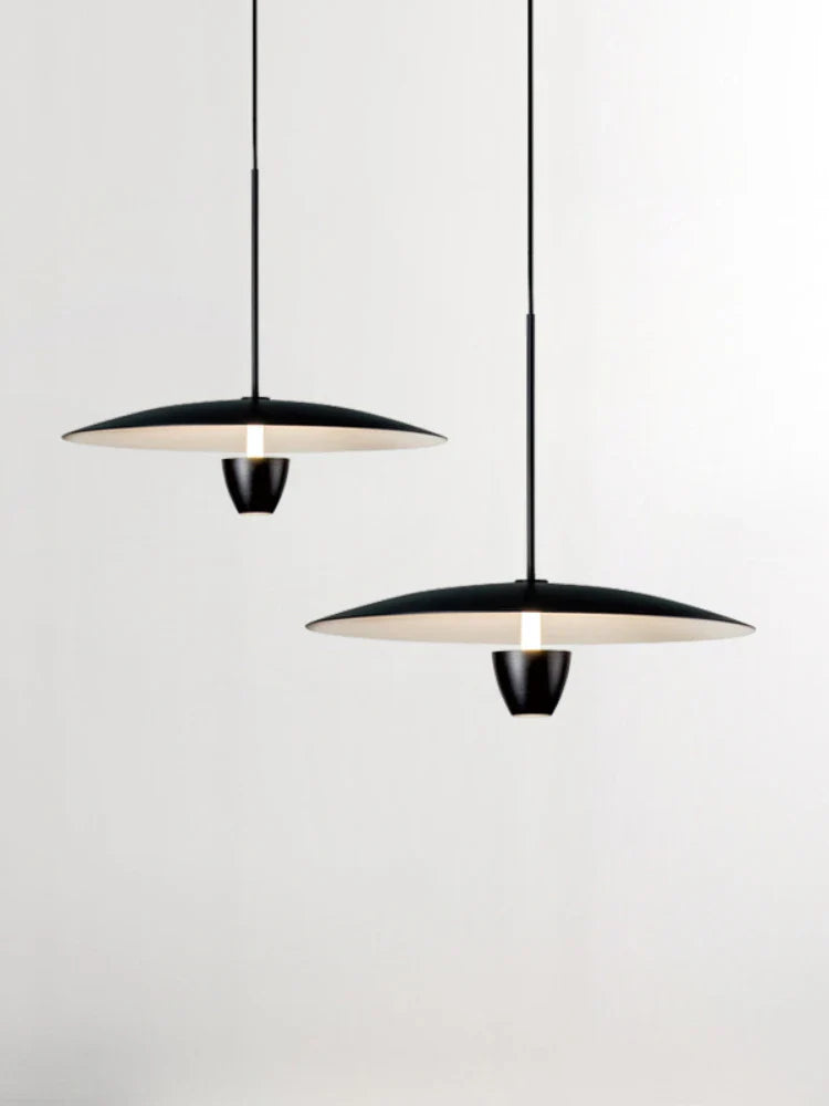Moderne cirkulær lysekrone til minimalistisk indretning og elegant belysning