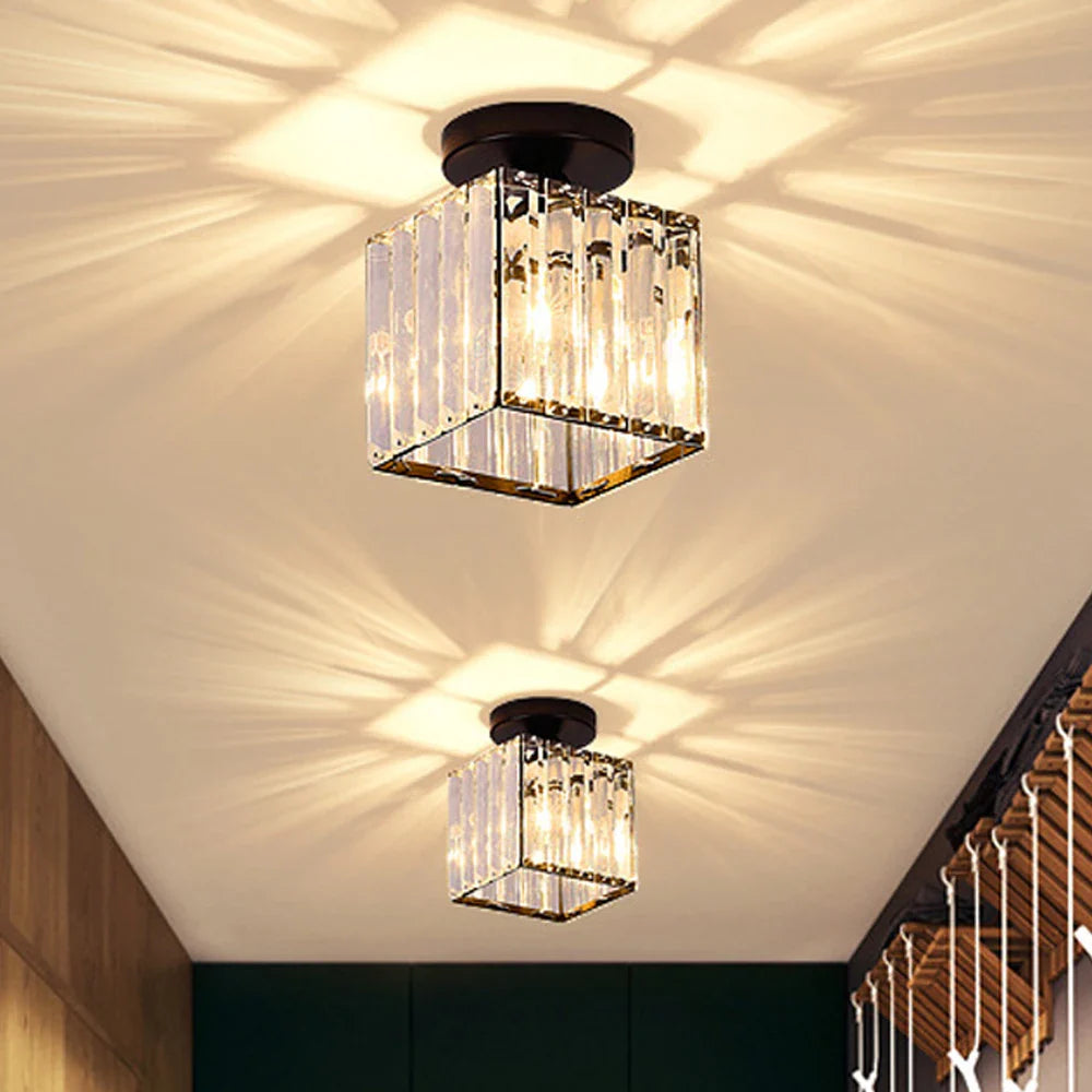Elegant lampe i krystal og metal