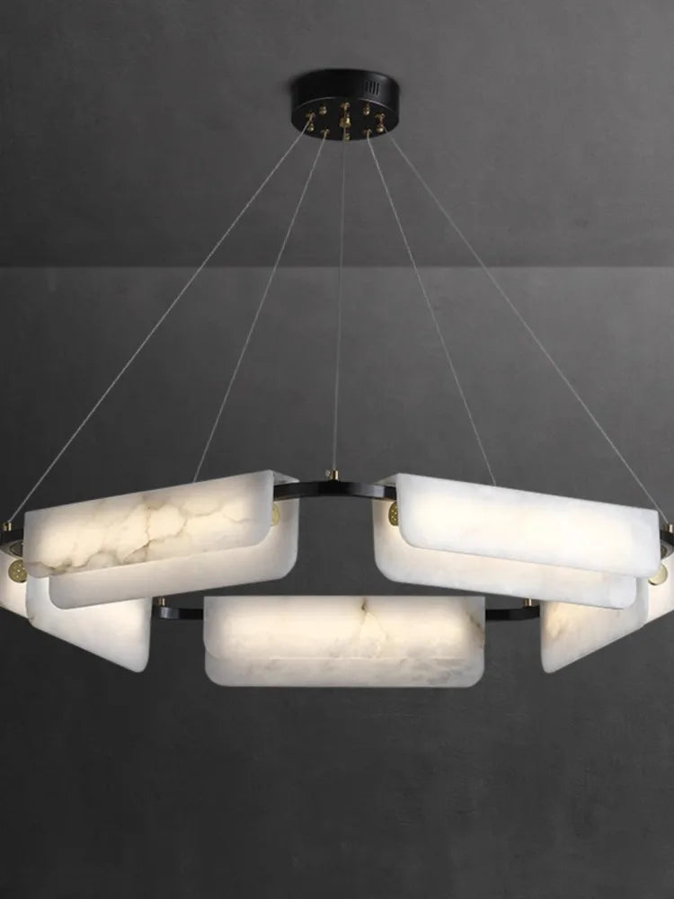 Lysekrone i rent naturmarmor og kobber, moderne lysdesign