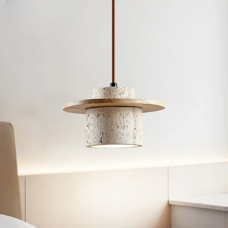 Elegant vintage lysekrone med ædelsten.