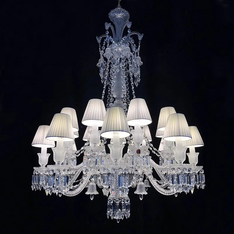 Krystallysekrone i klart glas for elegant og raffineret belysning