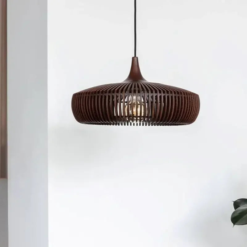Retro, rund trælysekrone til restaurantbord med LED