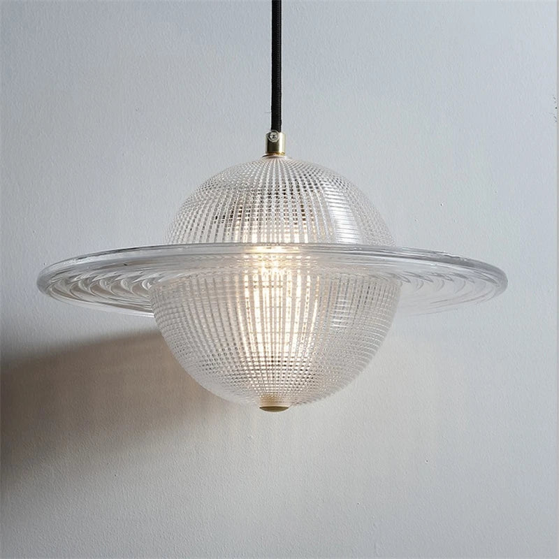 Moderne lysekrone i nordisk stil af glas med UFO-LED