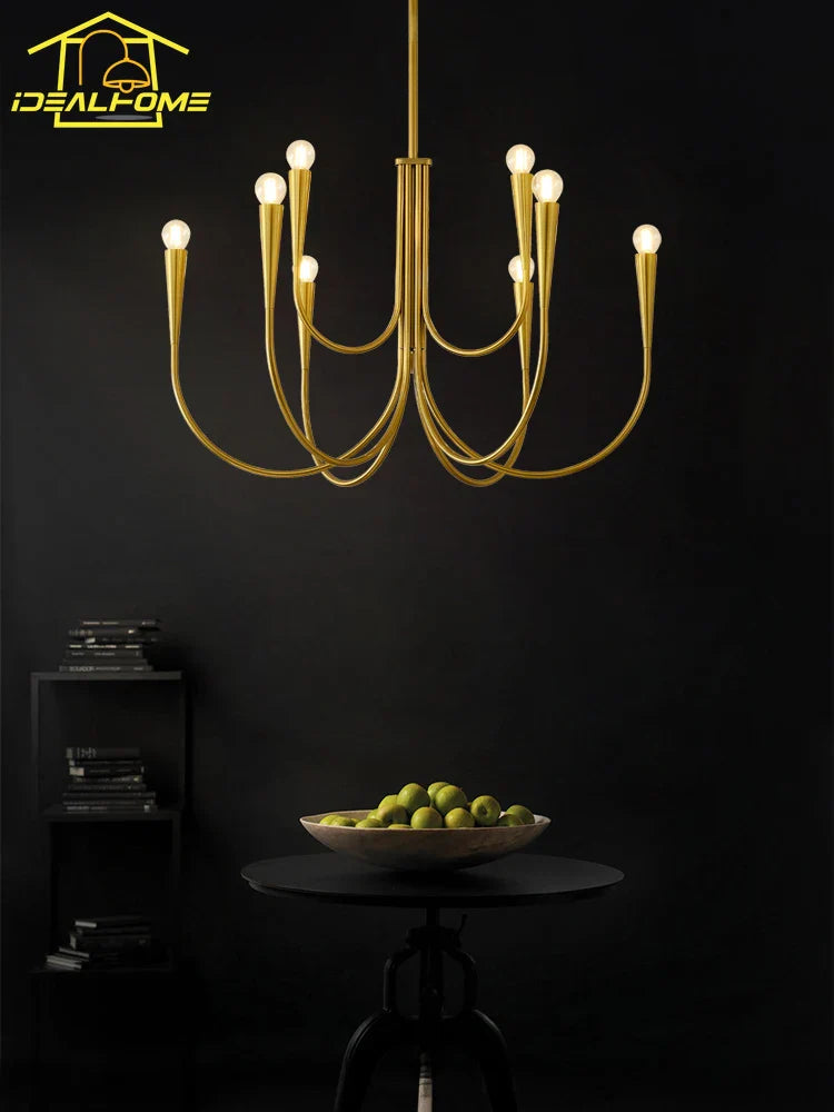 Fransk vintage lysekrone i sort-guld-design til indendørsbelysning