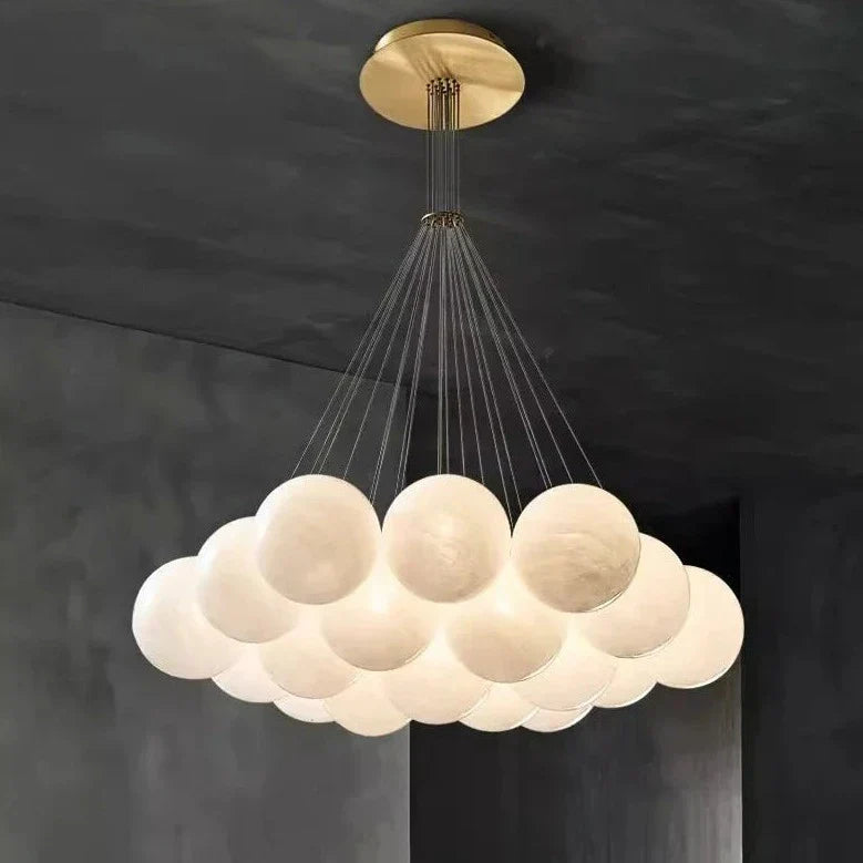 LED-designlysekrone med kugler