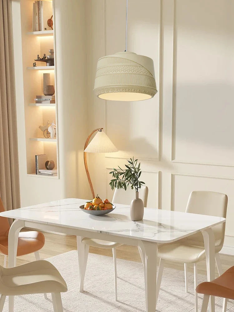 Fransk retro lysekrone i minimalistisk, romantisk design