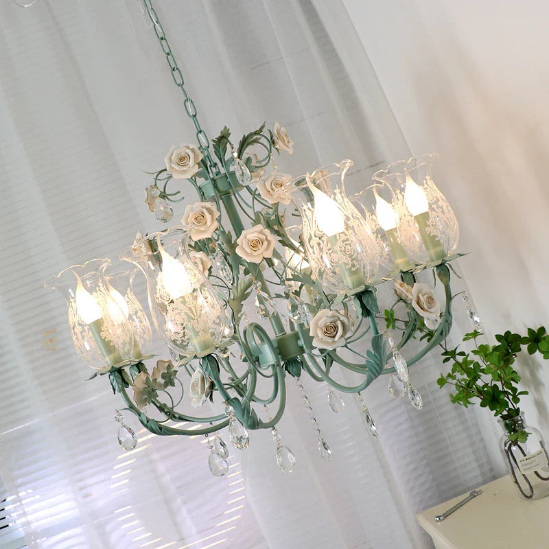 Fransk krystallysekrone i nordisk stil til elegant belysning