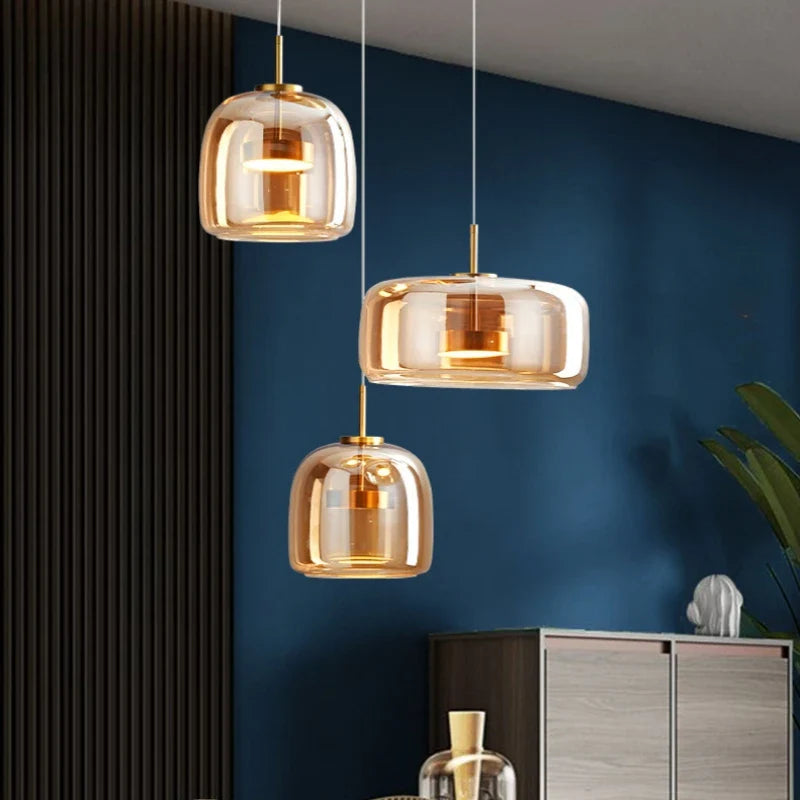 Elegant lysekrone i moderne glasdesign