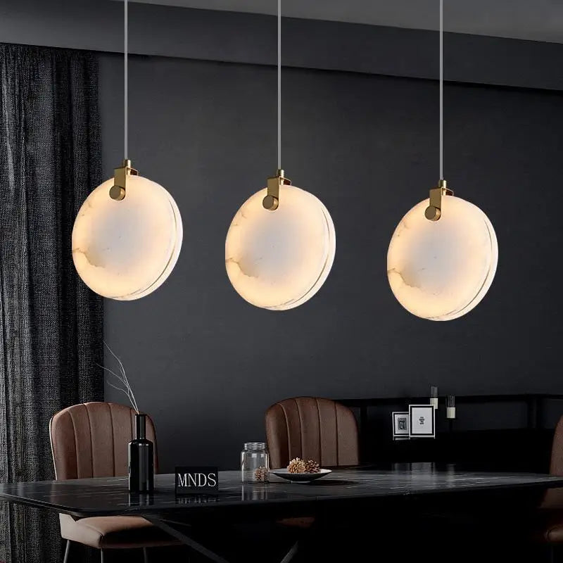 LED-pendel i forgyldt marmor