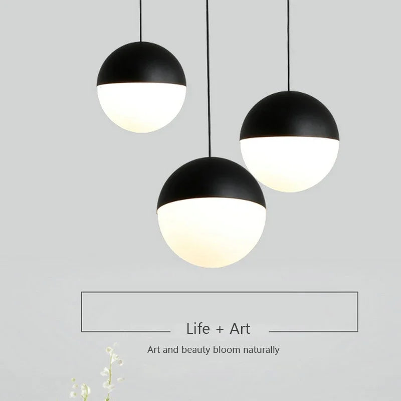 Elegant moderne lysekrone i glas