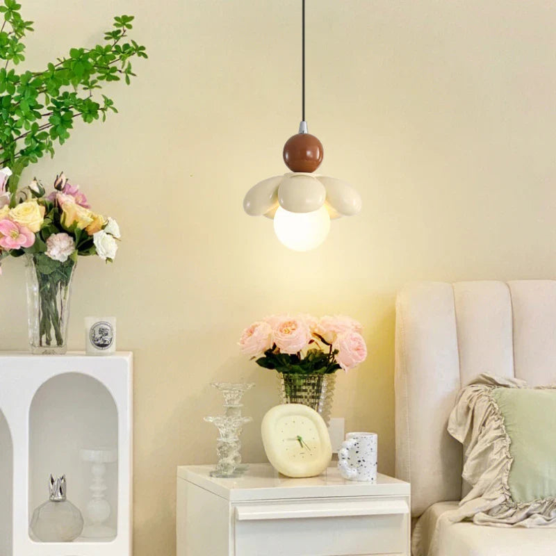 Moderne blomsterbladslampe til børneværelset