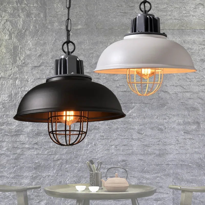 Elegant vintage lysekrone i metaldesign
