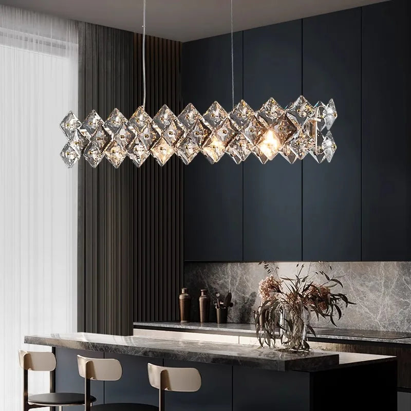 Minimalistisk designkrystallysekrone til et elegant interiør