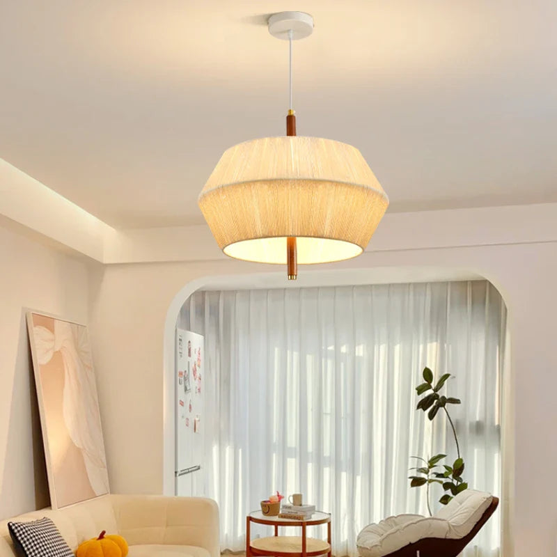Vintage loftlampe i træ og hampreb til boligindretning