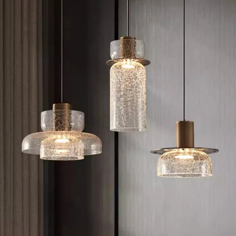 Elegant designerlysekrone i krakeleret glas