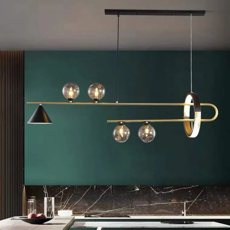 Elegant og Minimalistisk Skandinavisk Lysekrone