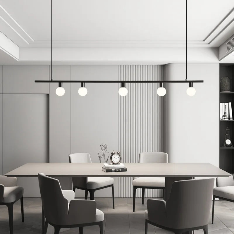 Justerbar minimalistisk messingpendel med ledning til bar og restaurant