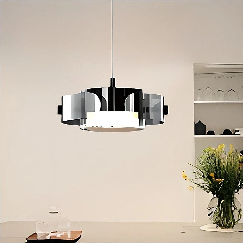 Minimalistisk glaslampe med kugle og dekorativ ring
