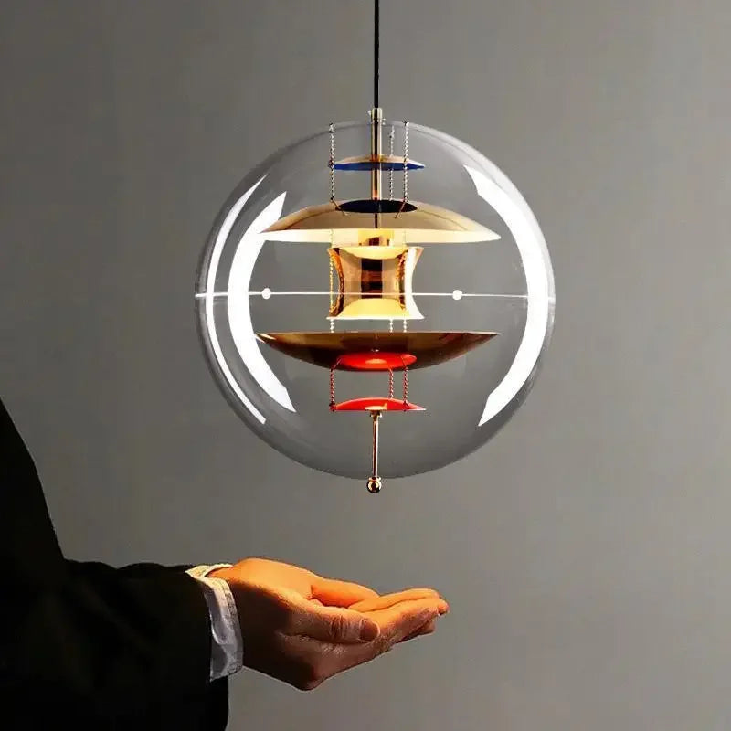 Elegant, transparent moderne lysekrone til stuen.