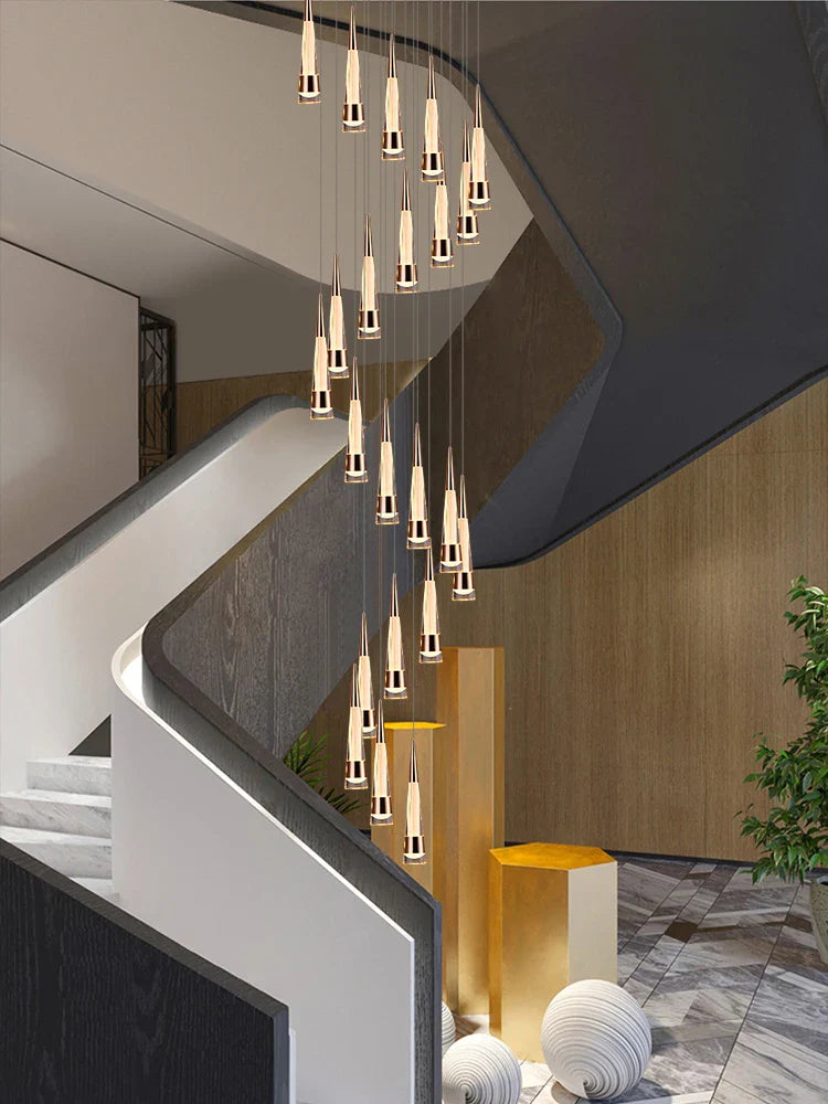 Moderne minimalistisk lysekrone til trapper i et moderne design i akryl