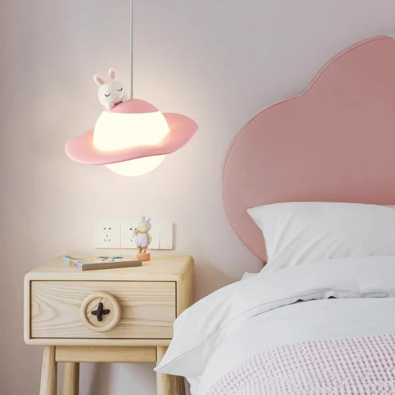 Sød lampe med kanin, bjørn og måne til børneværelset