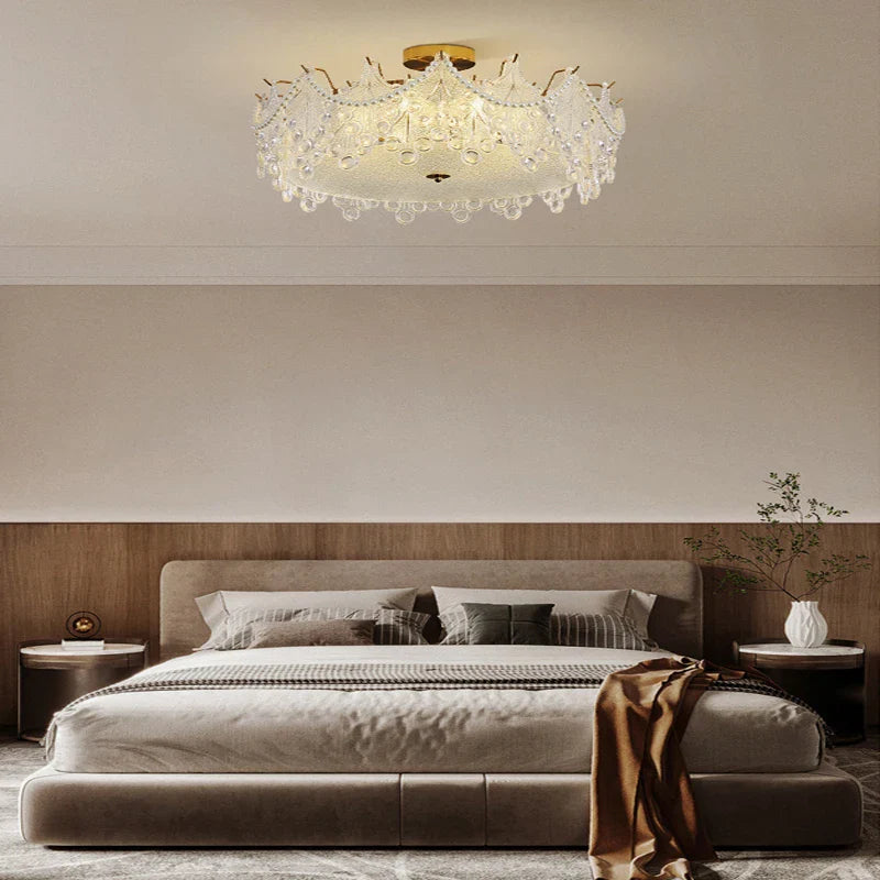 Elegant nutidig LED-lysekrone.