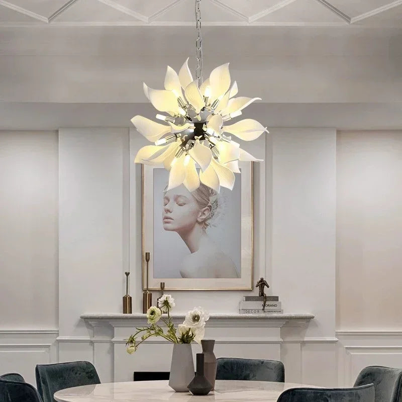 Moderne keramisk lysekrone med blomsterblade og LED-lys