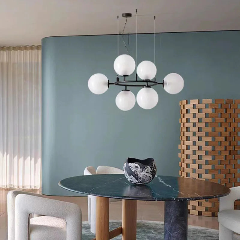 Justerbar ringformet lysekrone i moderne glas