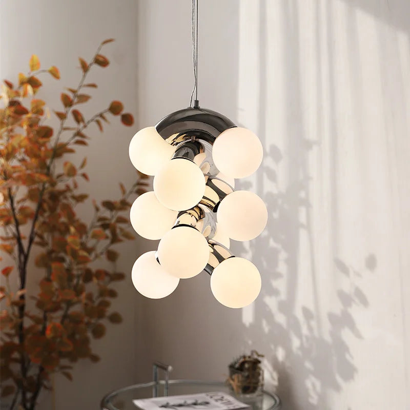 Moderne og kreativ drueformet lysekrone i nordisk vintage-stil