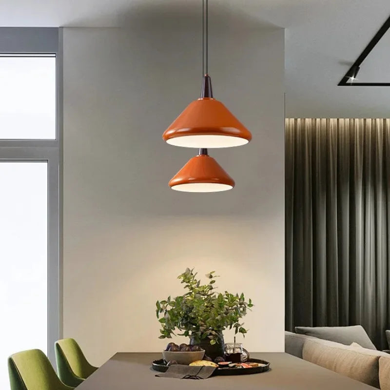 Moderne LED-makaronlysekrone til et elegant interiør