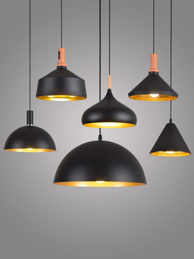 Kreativ LED-lysekrone i retro industriel stil til restaurant