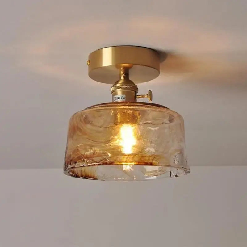Glaslysekrone i farvet glas til elegant nordisk belysning