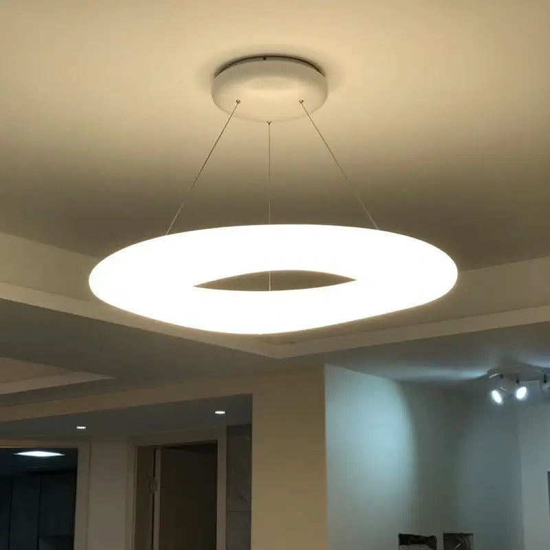 Moderne, kunstnerisk design lysekrone