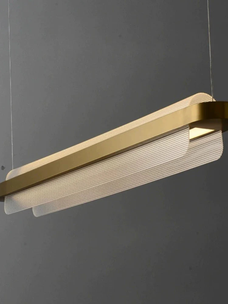 Lang minimalistisk lysekrone til restaurant, café eller kreativt kontor