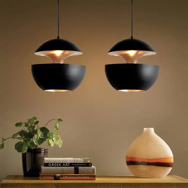 Auralune – LED-designophæng i sort og guldfarvet metal