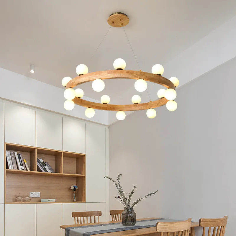 Skandinavisk minimalistisk elegant trælysekrone