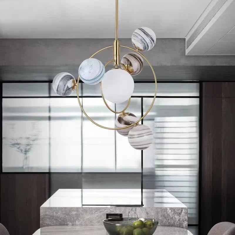 LED-lysekrone i kunstnerisk design til moderne indretning