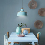 Design Industriel Coloré Avec Cercle Doré Luminaire