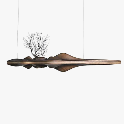 Lys nordisk designerlampe i træ.