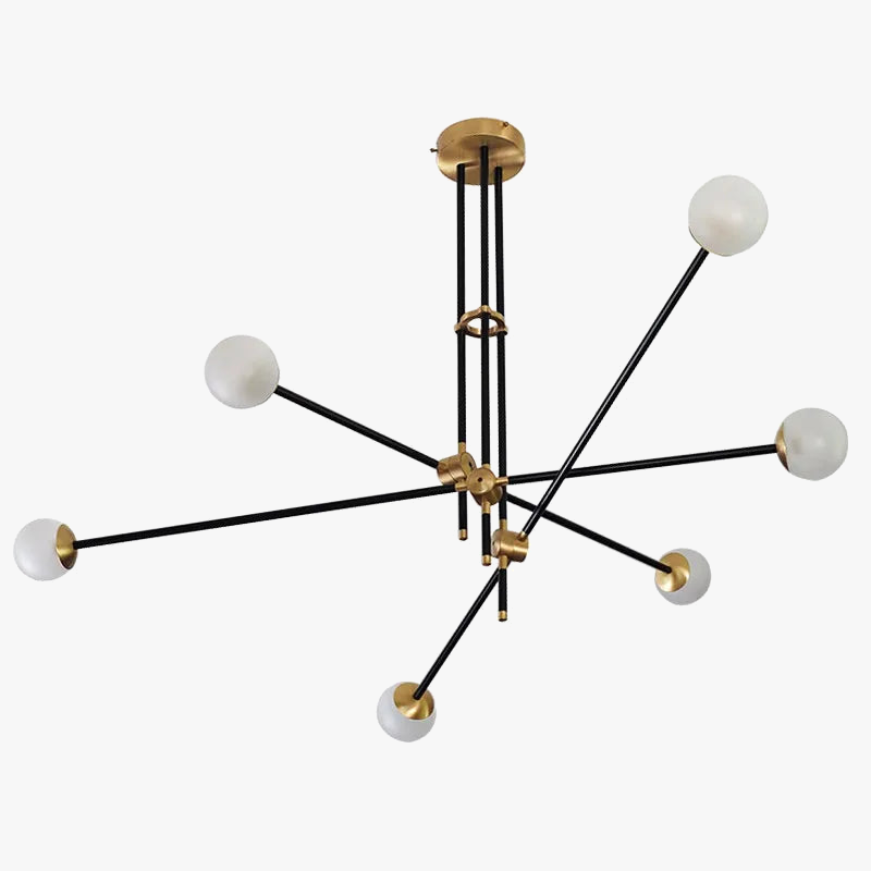 elegant lysekrone i letmetal med glaskugler